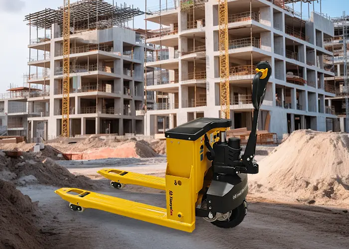 O que fazer se os caminhões de paletes tradicionais não forem adequados para canteiros de obras?